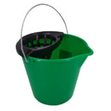 Cubo verde con escurridor 12 litros.