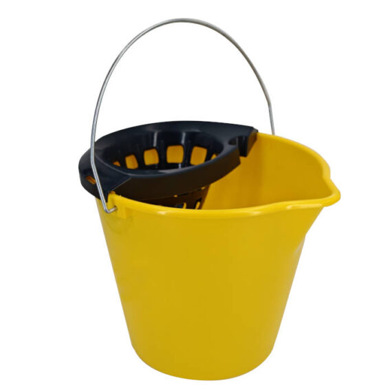 Cubo con escurridor amarillo 12 litros.